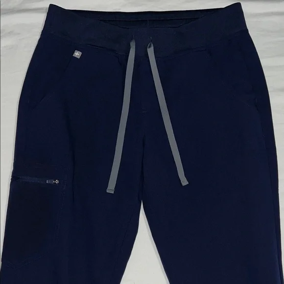 FIGS Scrub Set in Navy - Picture 3 of 4